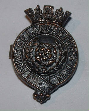 DUKEOFLANCASHIRESOWNYEOOFFICERBzCAPBADGE1.JPG