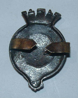 DUKEOFLANCASHIRESOWNYEOOFFICERSBzCAPBADGE2JPG.JPG