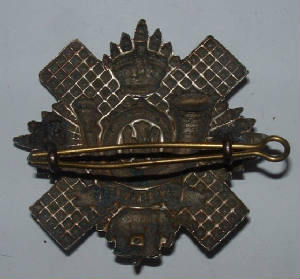 HIGHLANDLTINFPRE1901CAPBADGE2.JPG