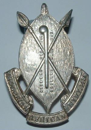 RHODESIANAFRICANRIFLESHM1965CAPBADGE1JPG.JPG