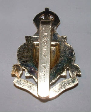 SUSSEXYEOMANRYKCANODISEDCAPBADGE2.JPG