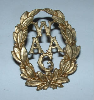 WOMENSARMYAUXILIARYCORPSbrassmetalCAPBADGE1JPG.JPG