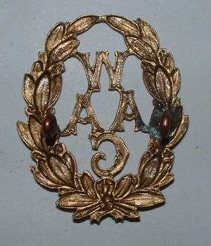 WOMENSARMYAUXILIARYCORPSbrassmetalCAPBADGE2JPG.JPG